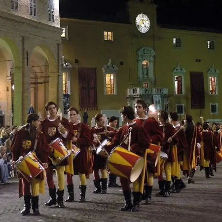 Prima Colonna Del Loggiato-suite Fermo